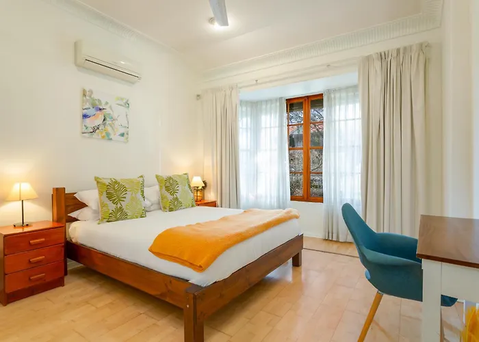 Spacious 3-Bed Mid Century Home Near Cbd